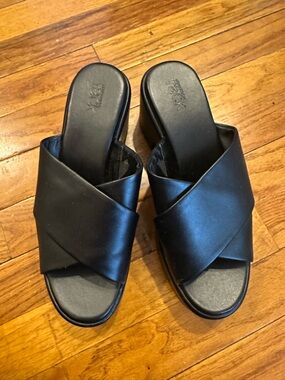 Black Crisscross platform Sandals